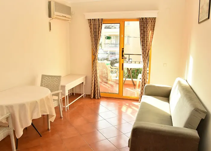 Club Dante Apartments