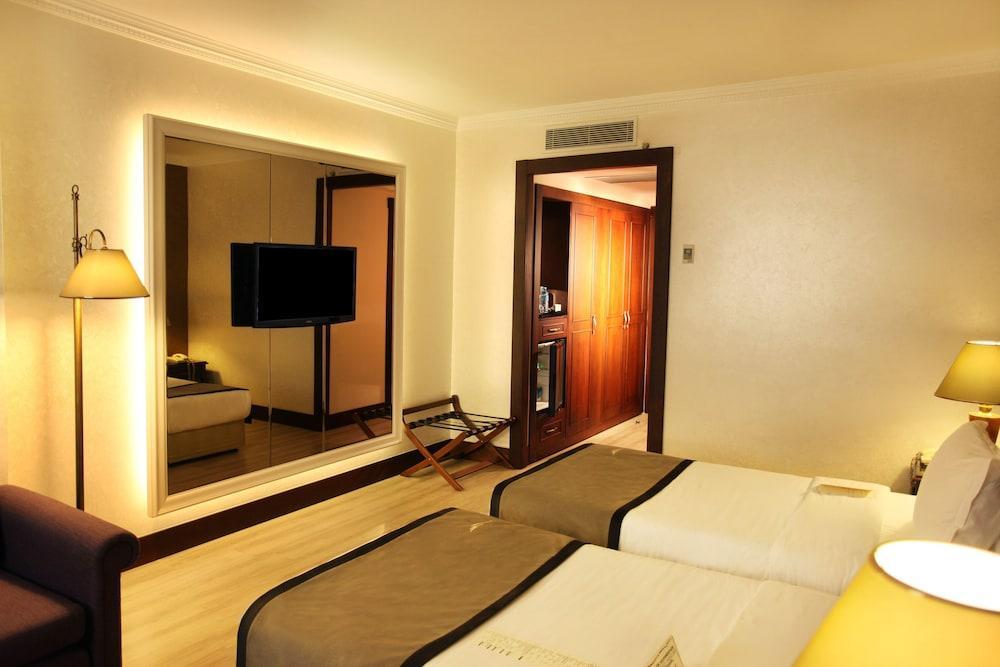 Hotel Occidental Taksim 4*