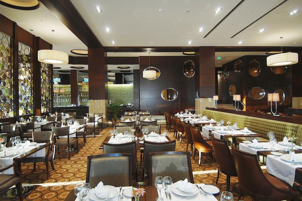 Titanic Business Kartal Hotel 5*