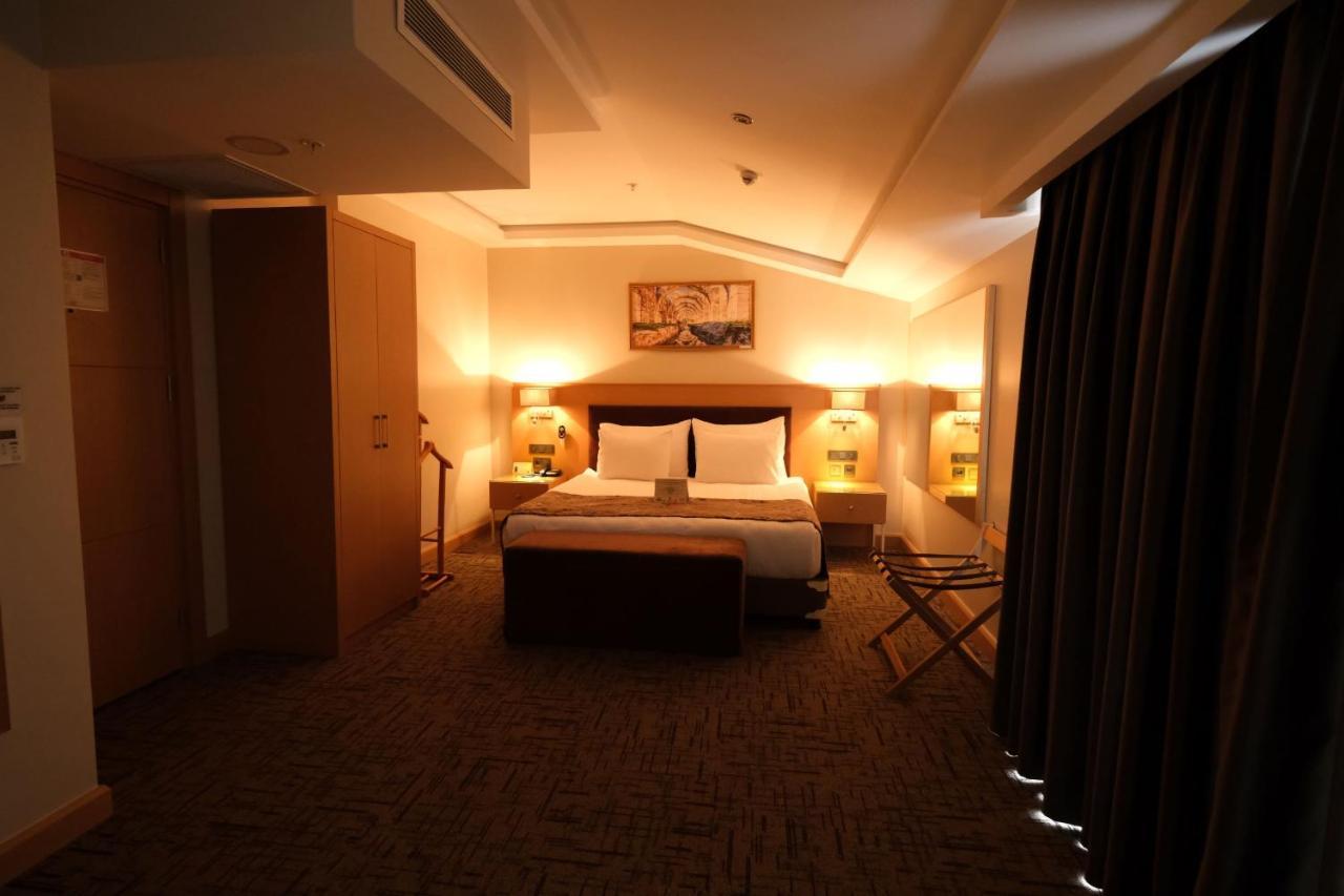 Hotel Boursier 2 &