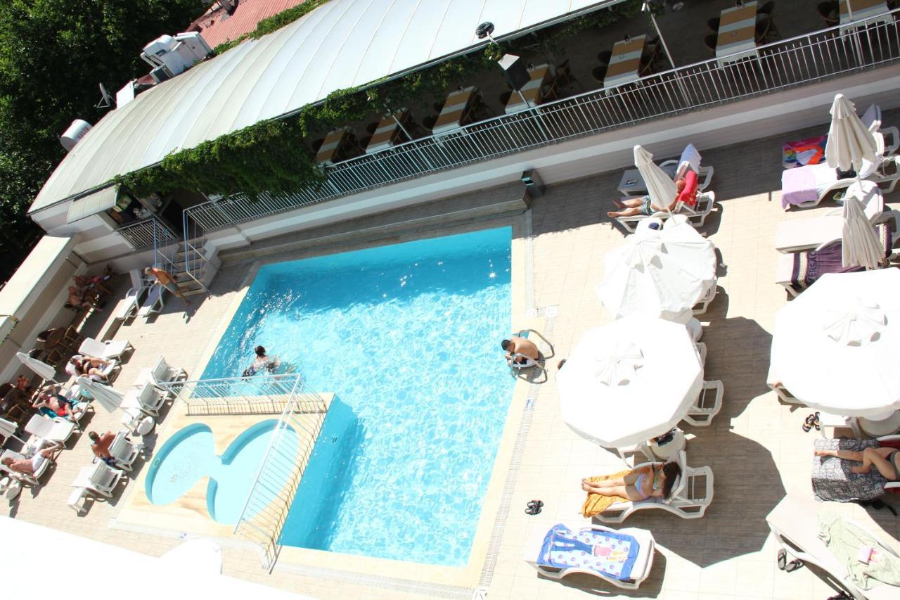 Miami Hotel Side