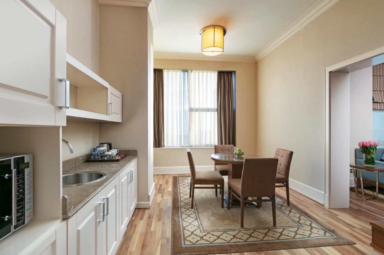 Titanic Business Kartal Hotel 5*