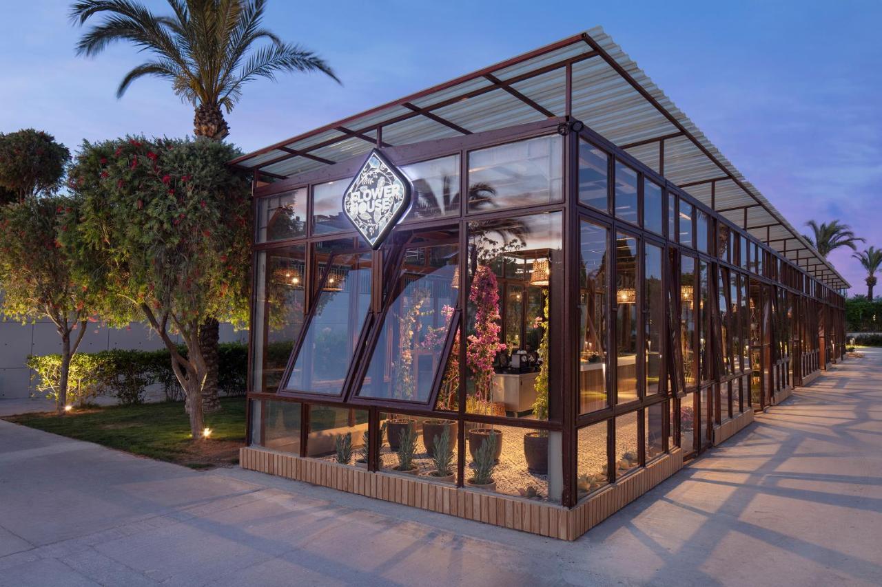 Nirvana Cosmopolitan - Convention & Sports Center Resort 5*