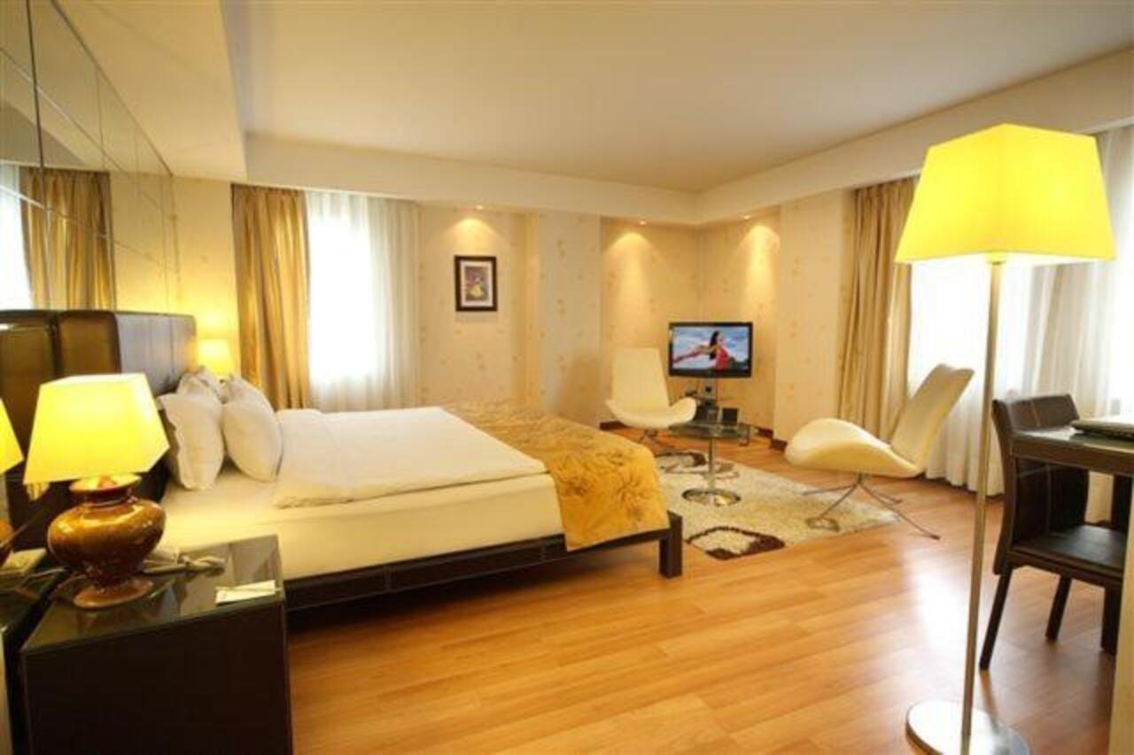Hotel Cartoon 4*