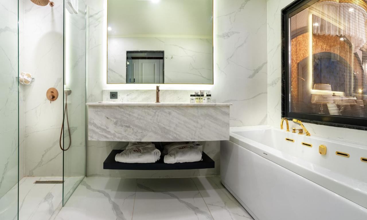 Hotel Tnr &