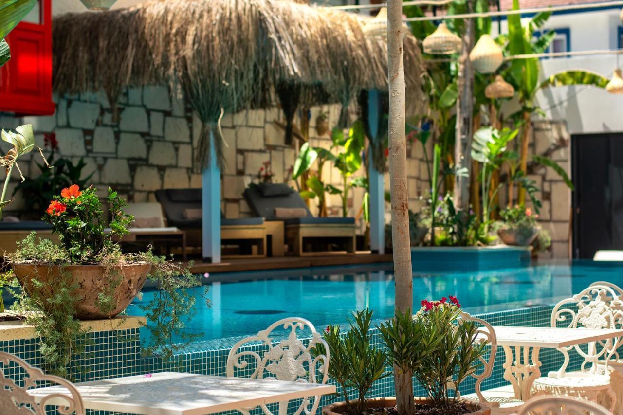 Tnr & Hotel Kusadasi