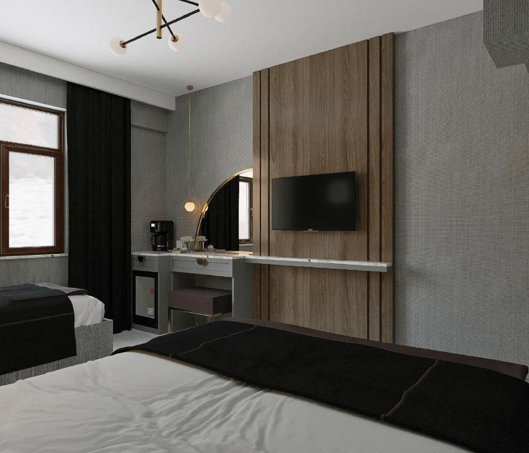 Selenay & 3* Istanbul