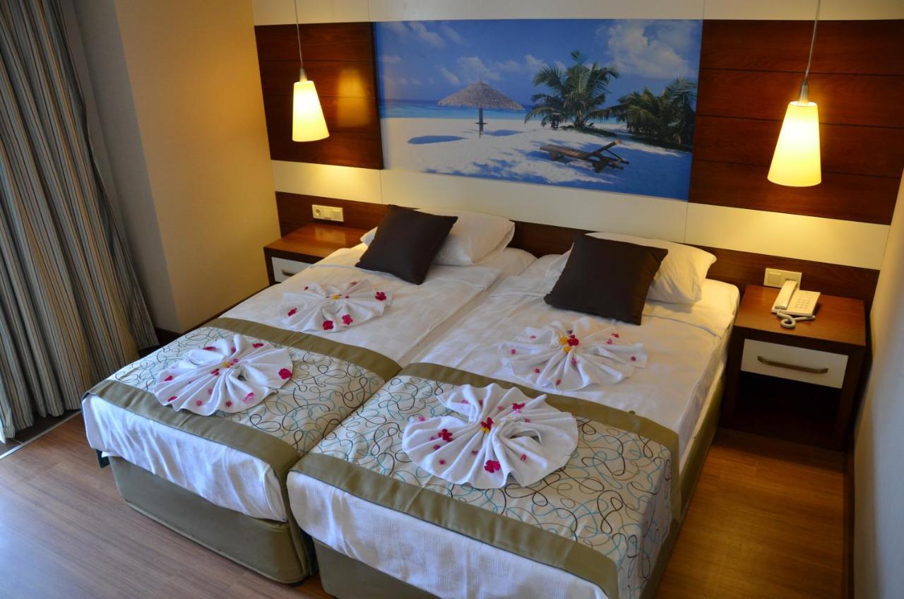 Hotel Holiday City