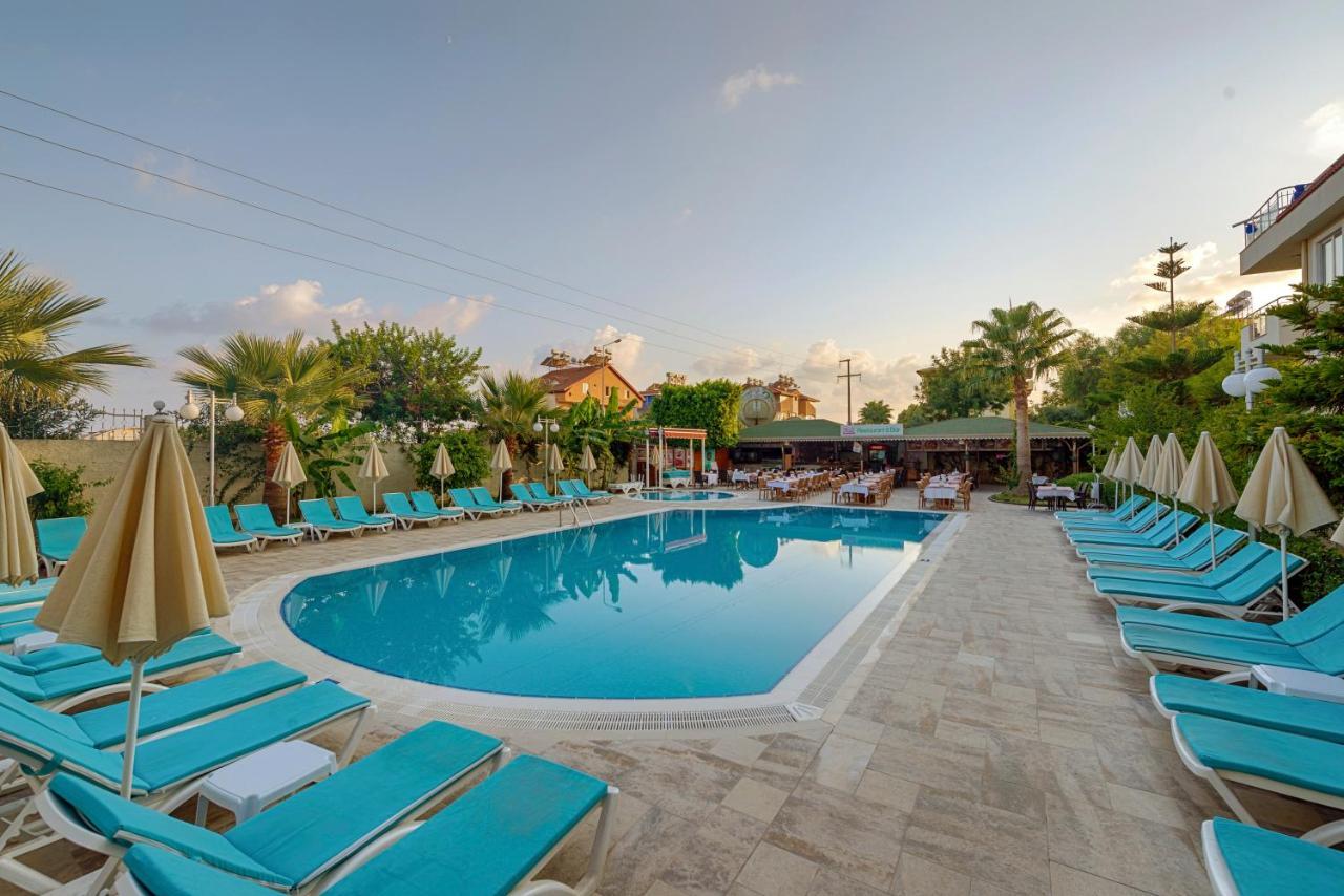 Risus Hotel Side