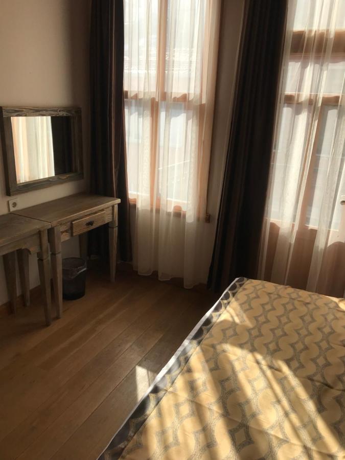 Mansion Hotel *
