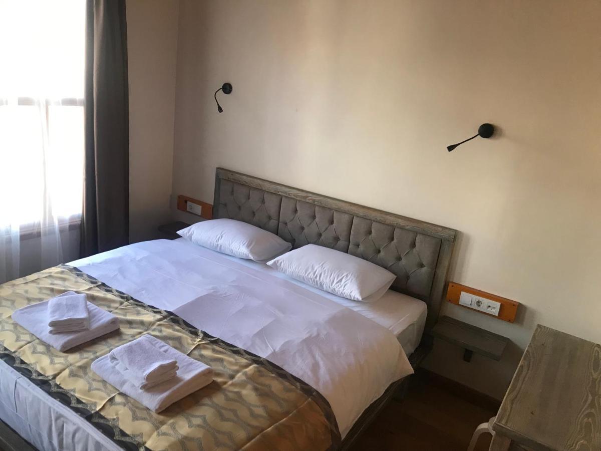 Mansion Hotel *