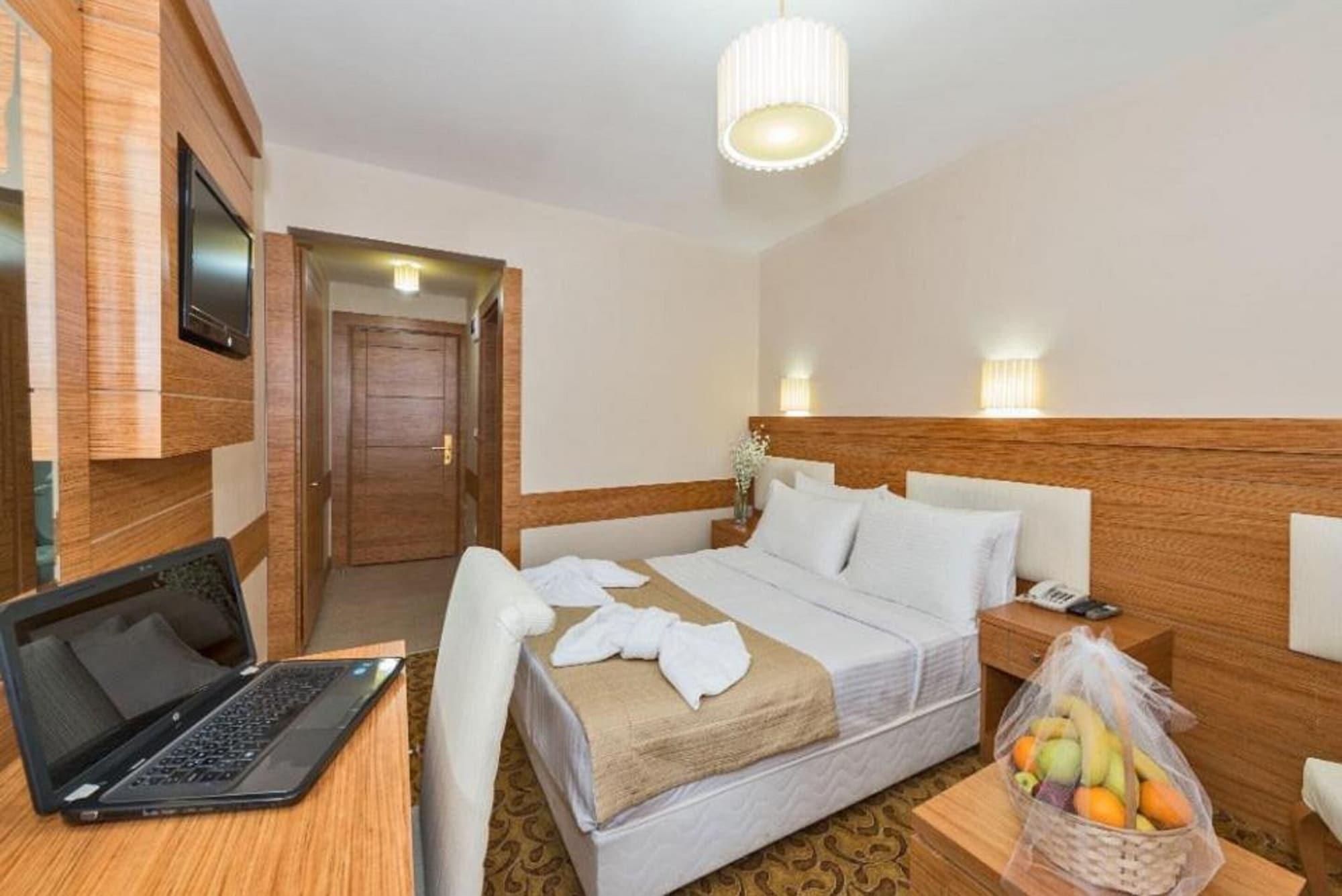 Hotel Selenay & 3*