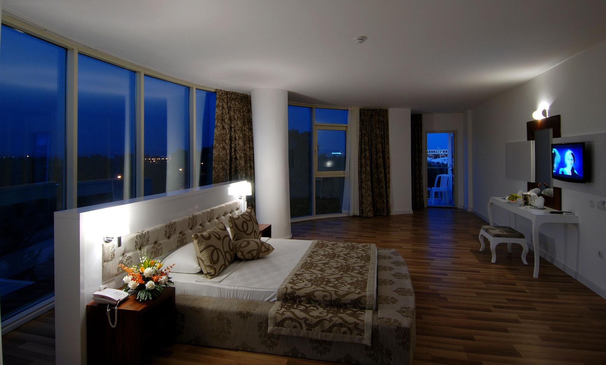 Maya World Hotel 4*