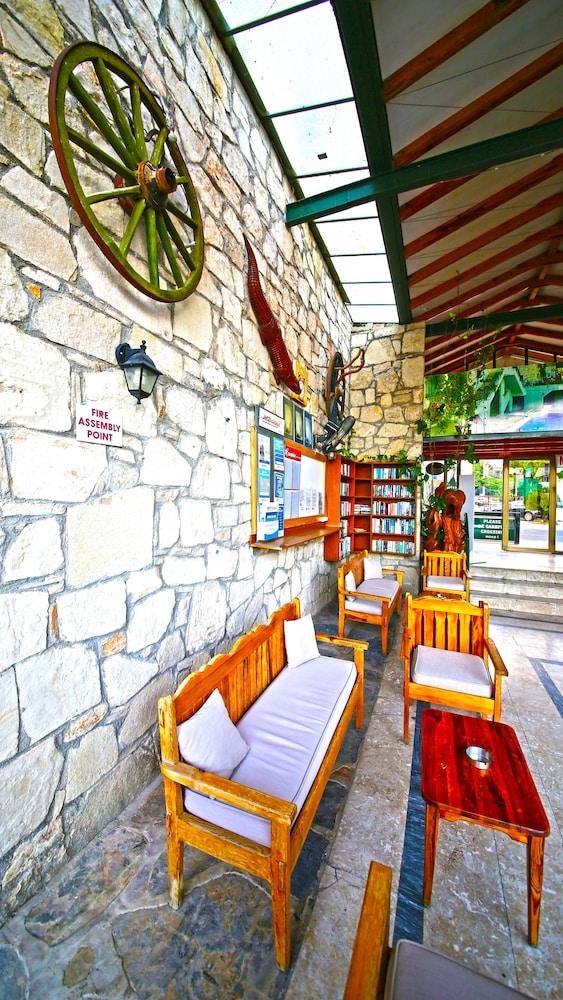 Aparthotel House