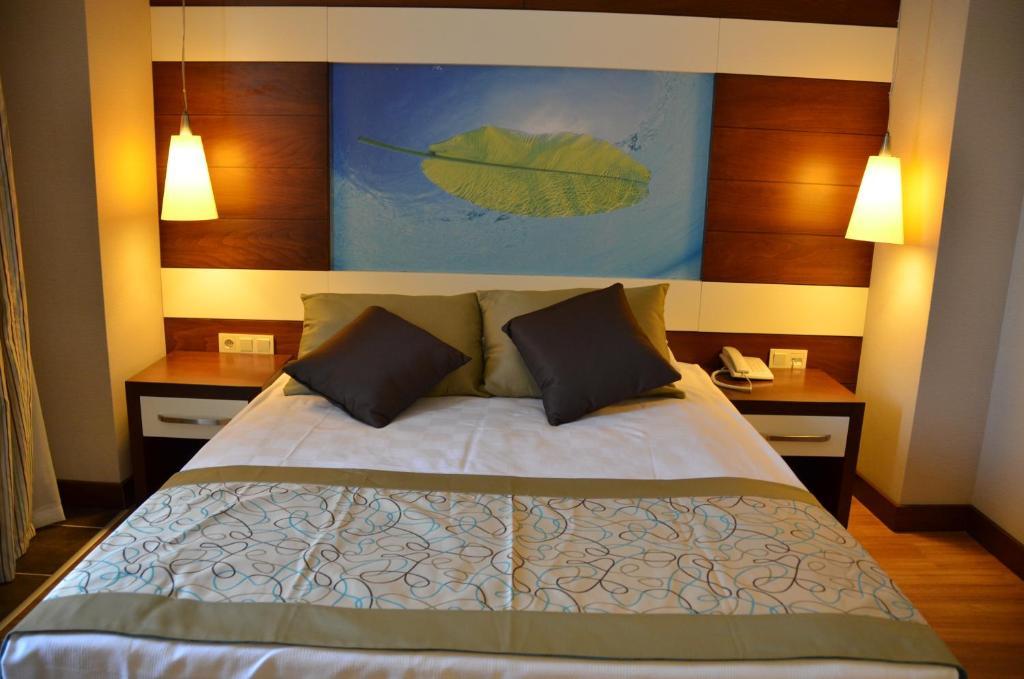 Hotel Holiday City 4*