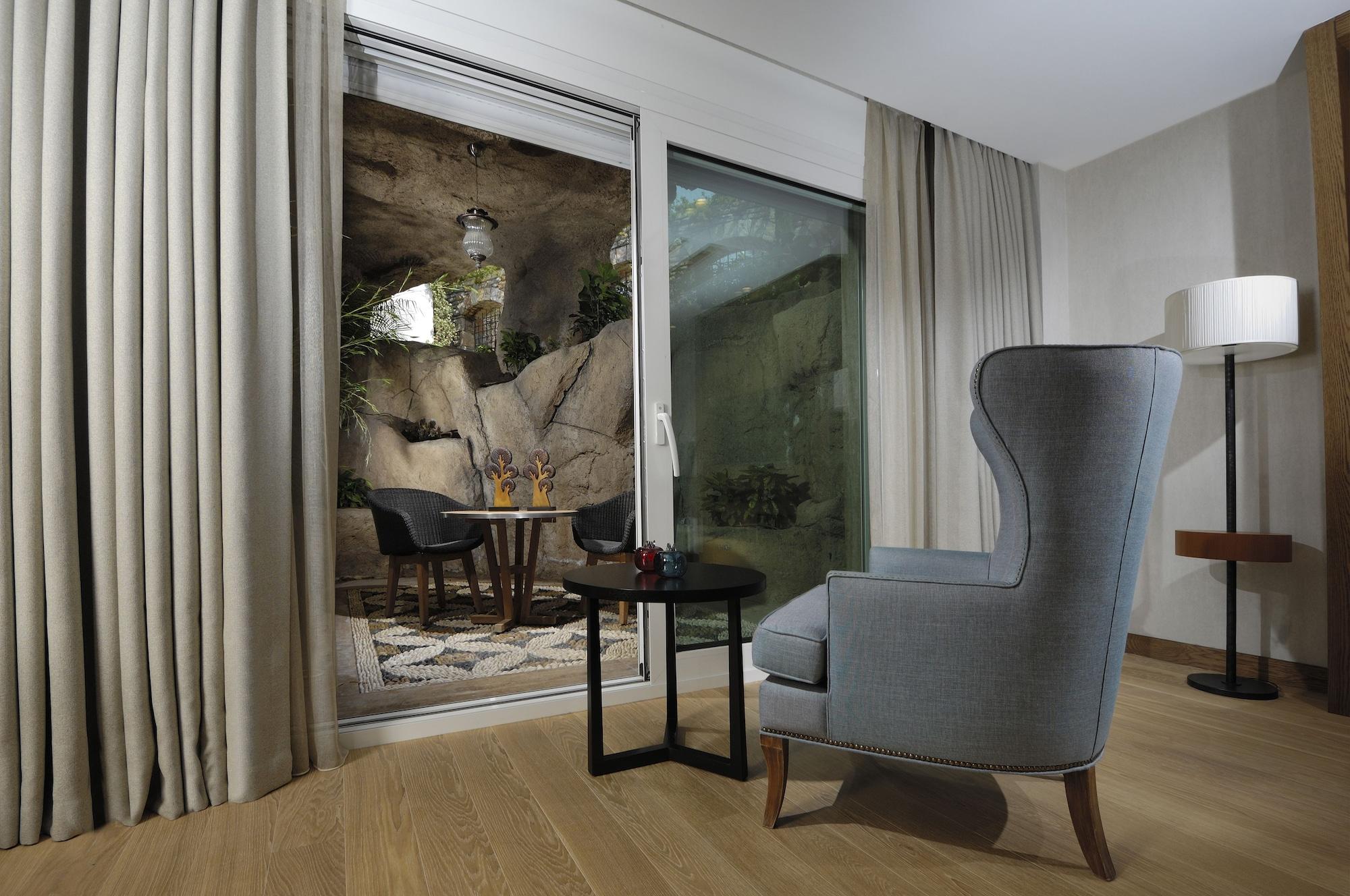 Hotel Regnum Escana 3*
