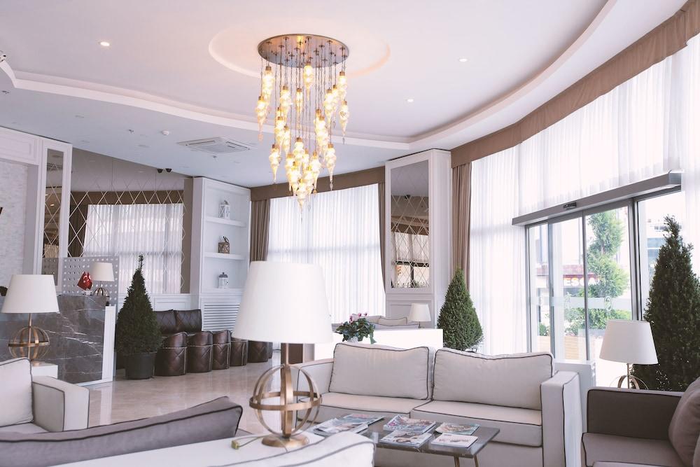 Hotel Serenity Airport 4*