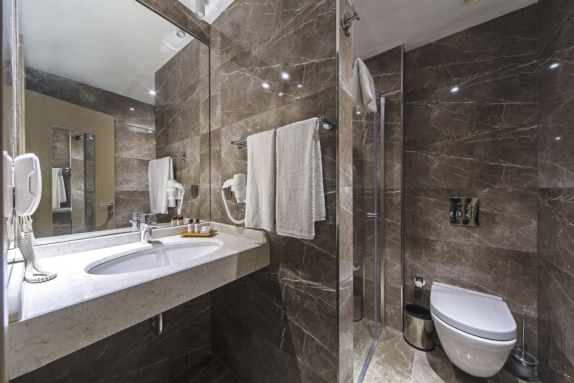 Redmont Nisantasi Hotel 3*