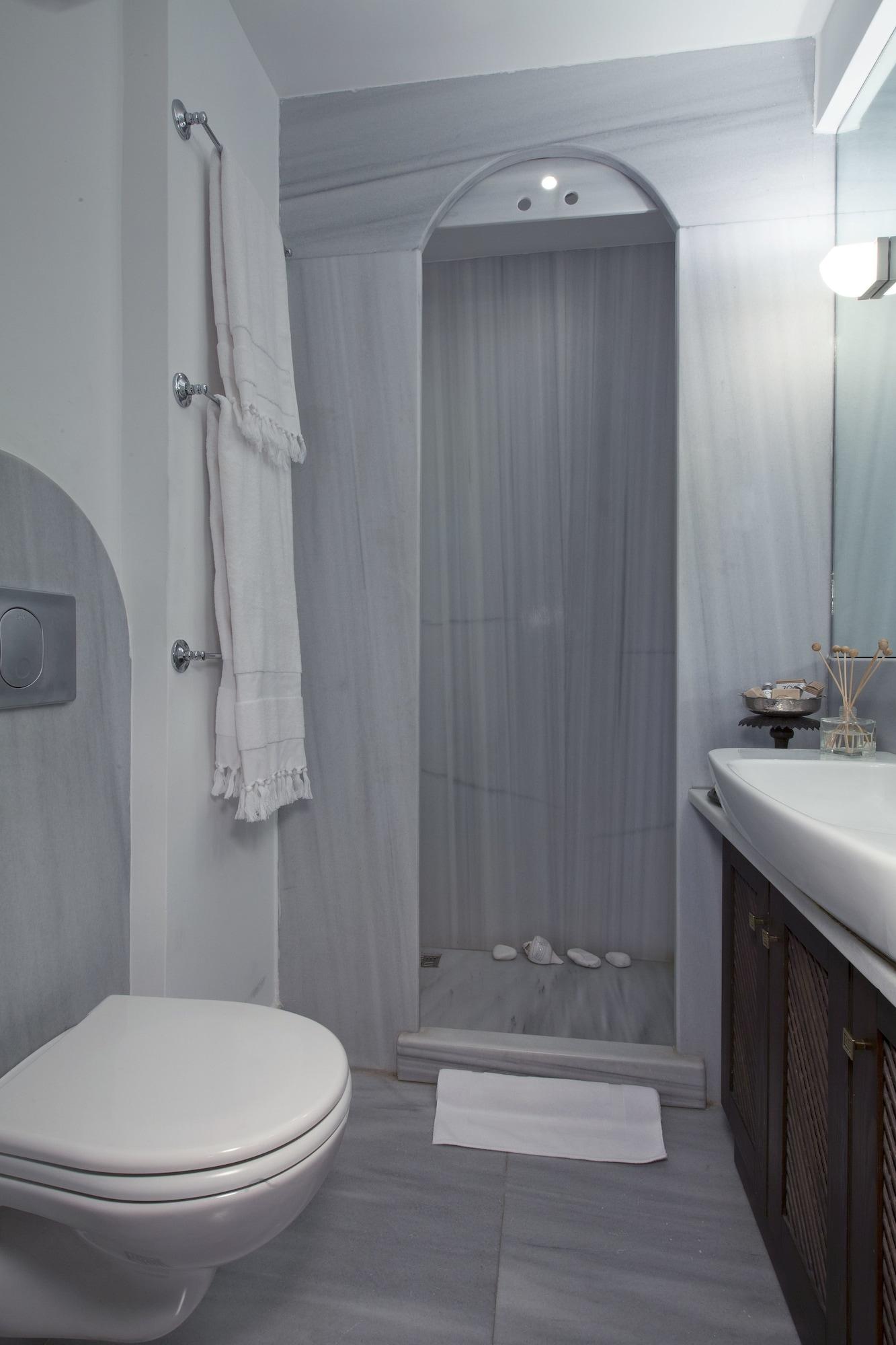 Hotel Empress Zoe 2*