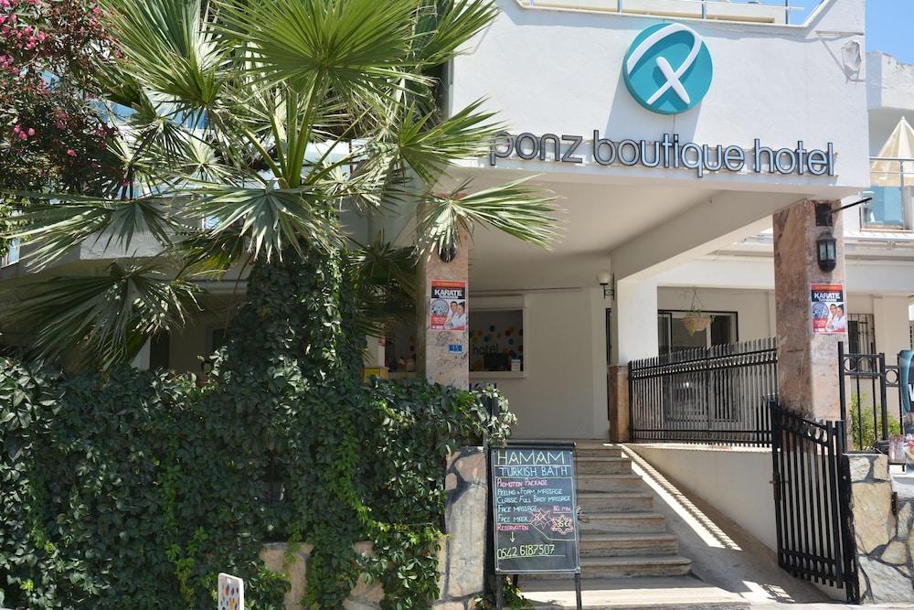 Ponz Hotel