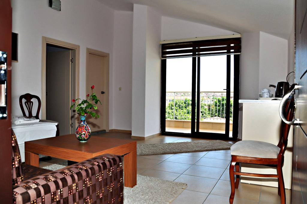 Ceren Family Suit 3* Side