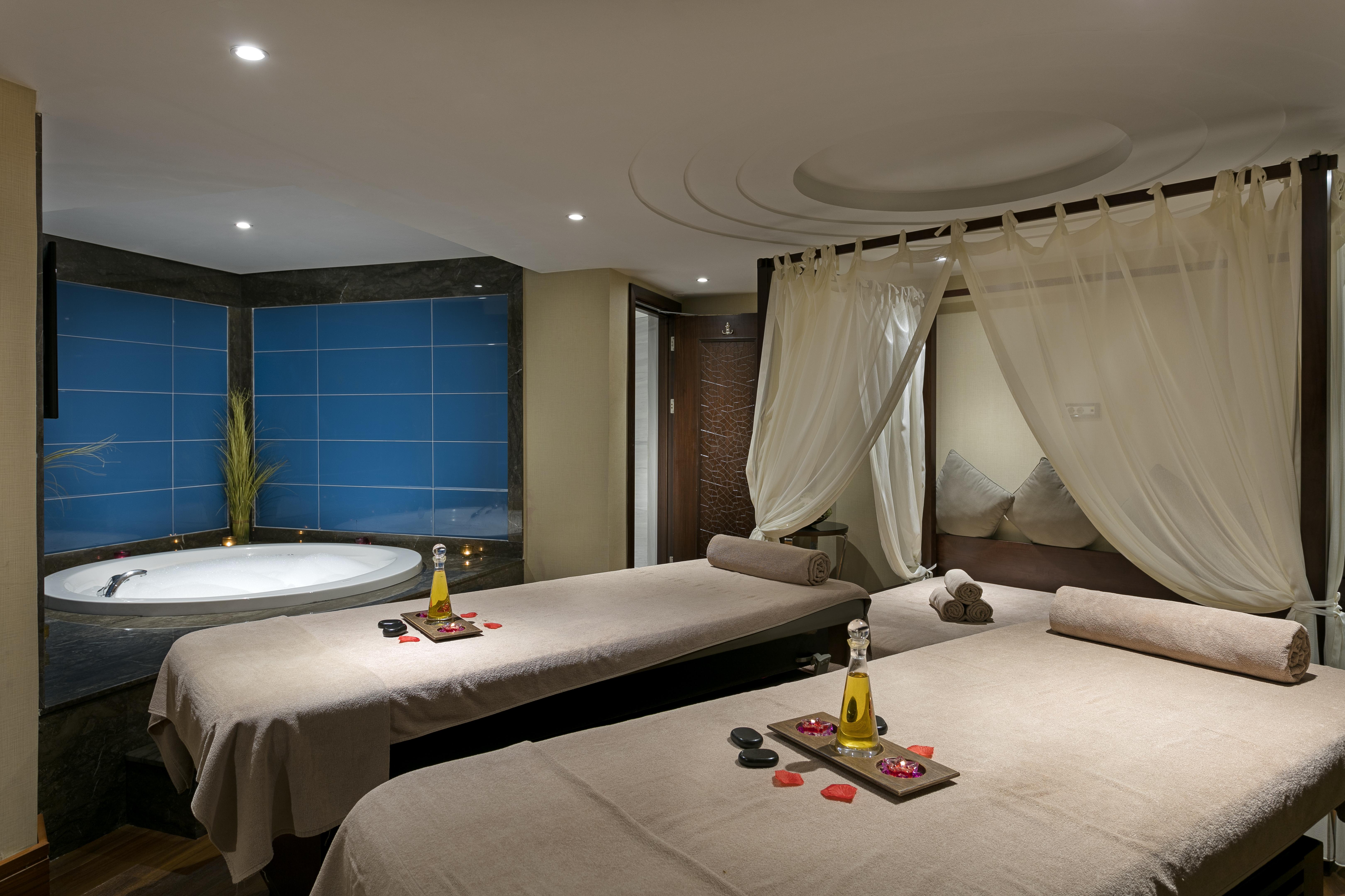 Titanic Business Kartal Hotel 5*