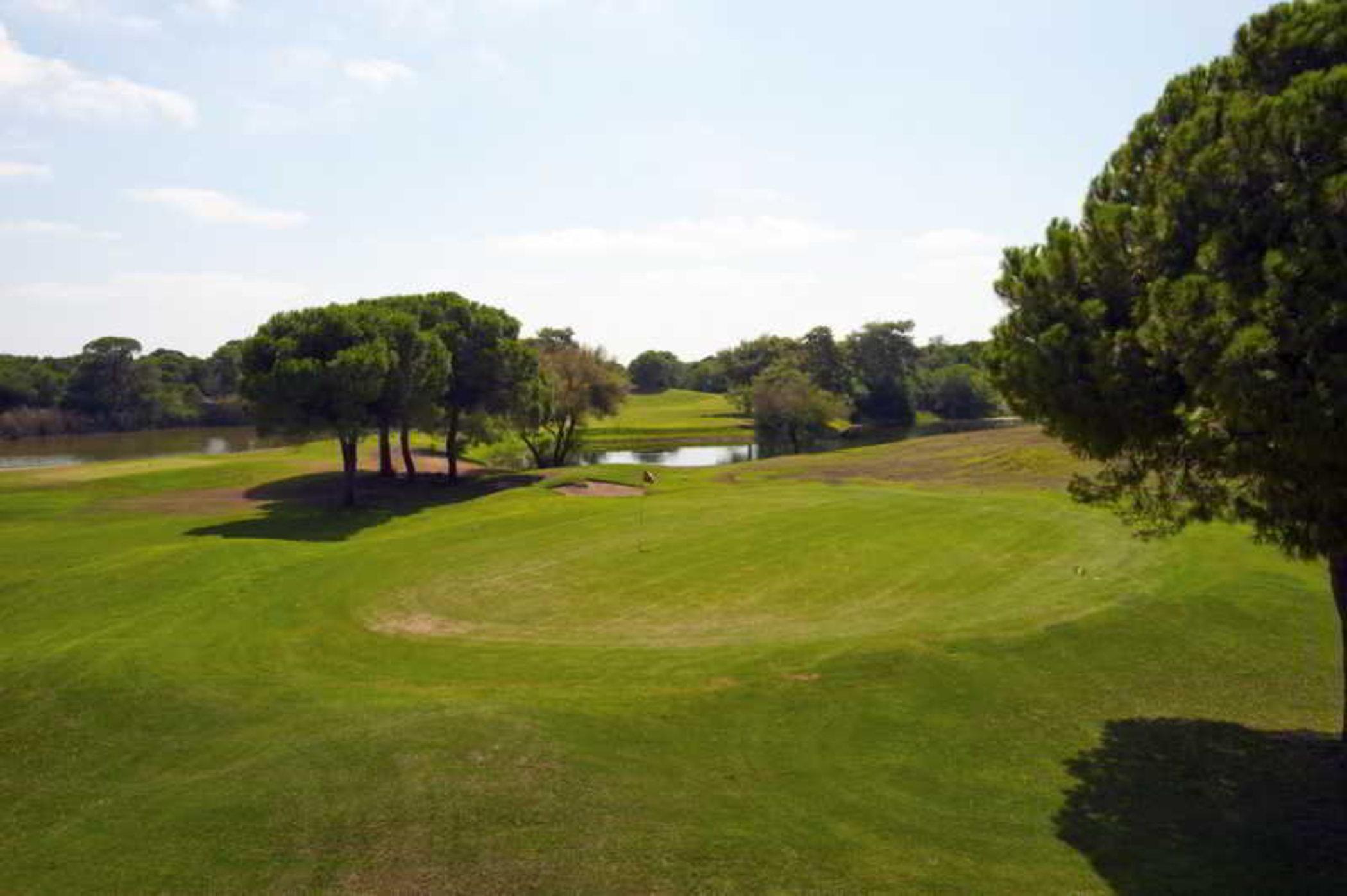 Resort Crystal Tat Golf &