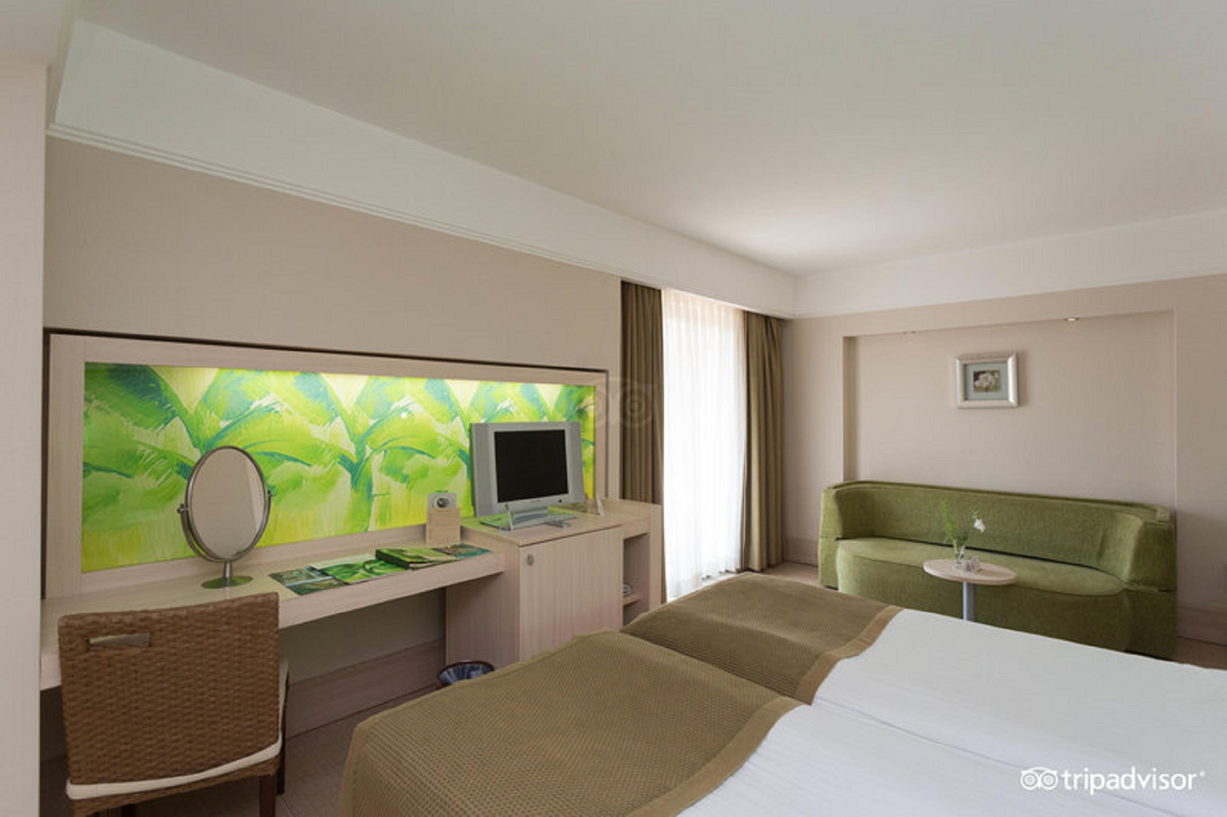 Hotel Ambassador Plaza 4*