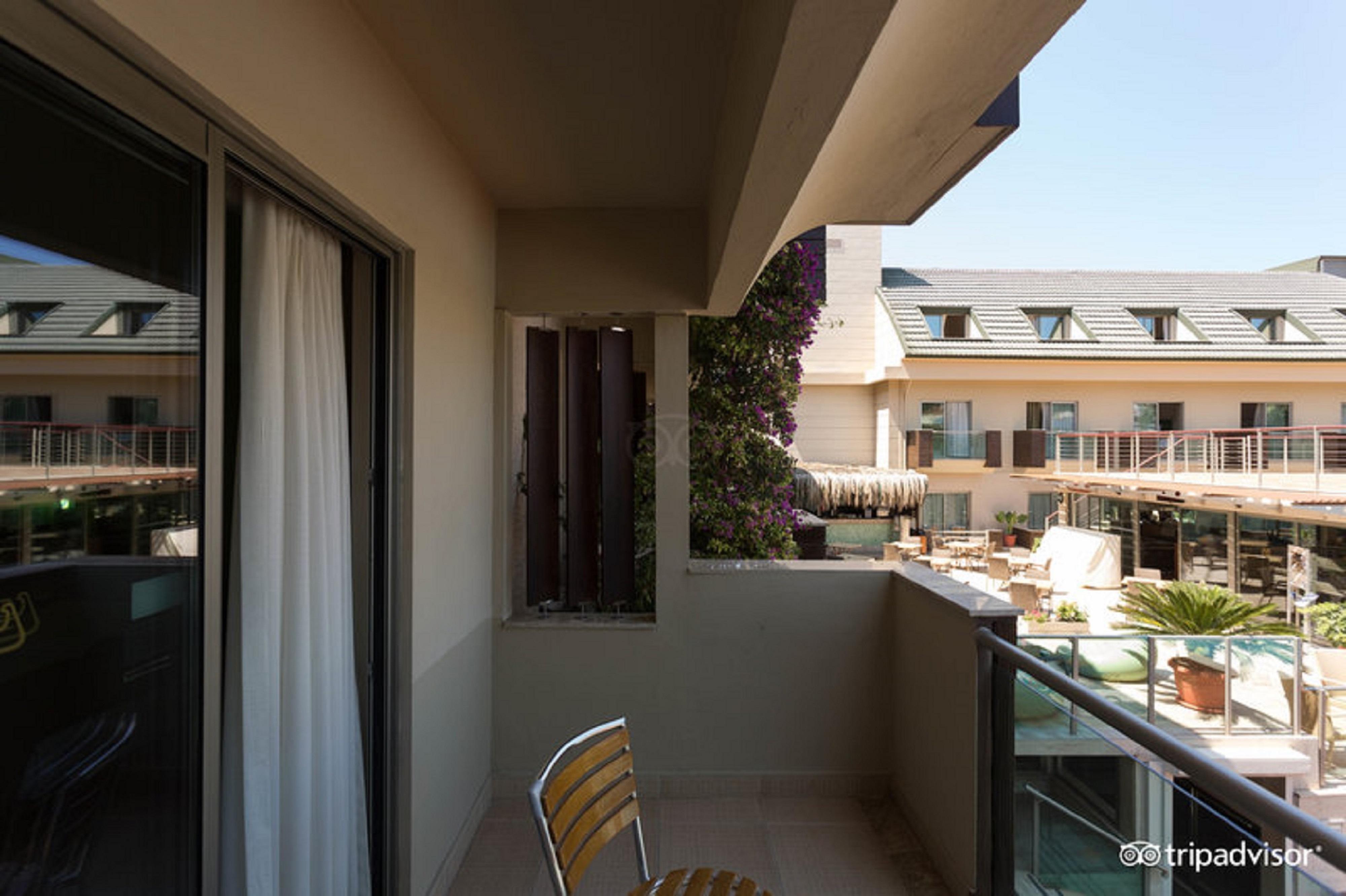 Hotel Ambassador Plaza 4*