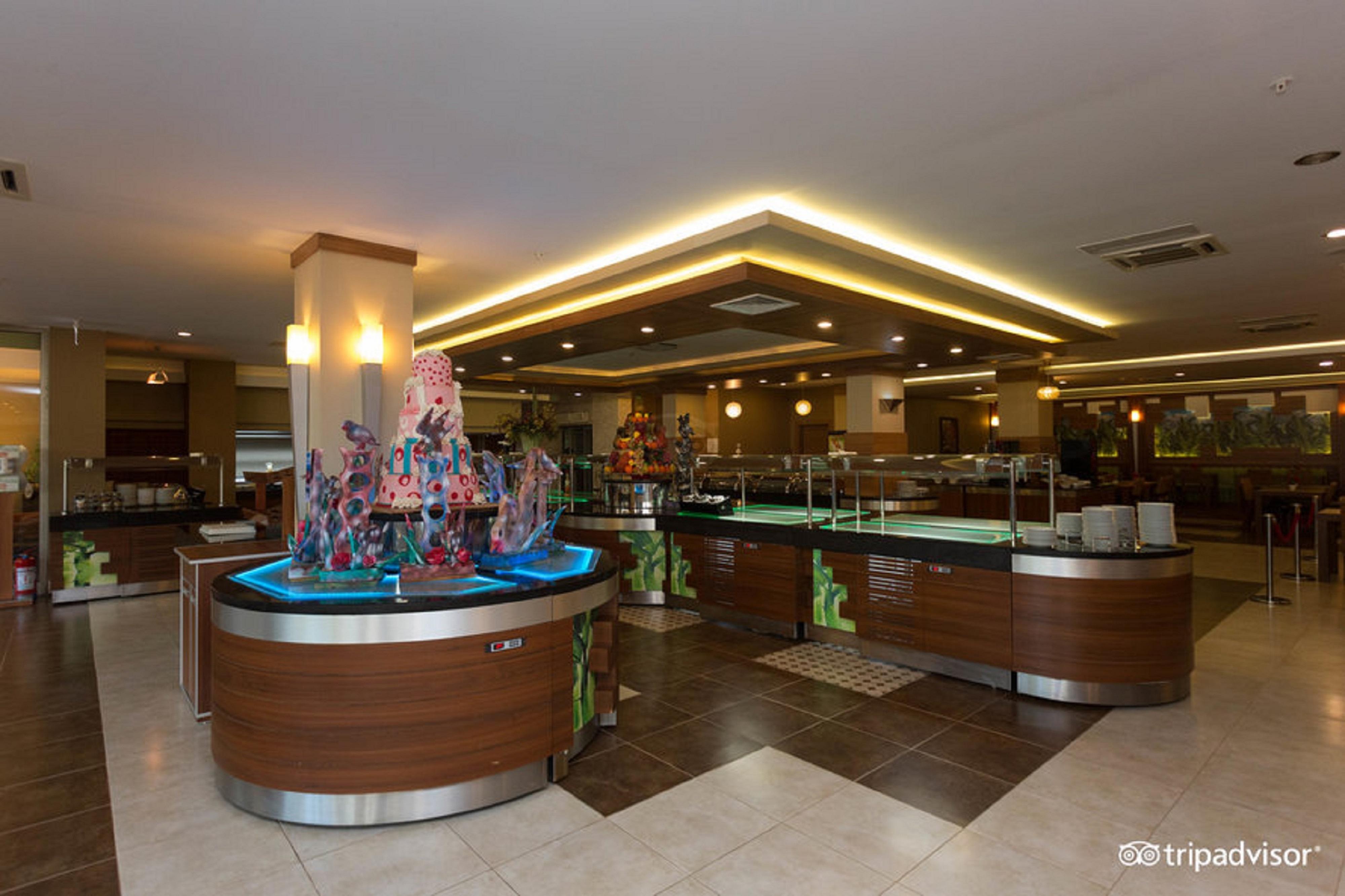 Ambassador Plaza Hotel 4*