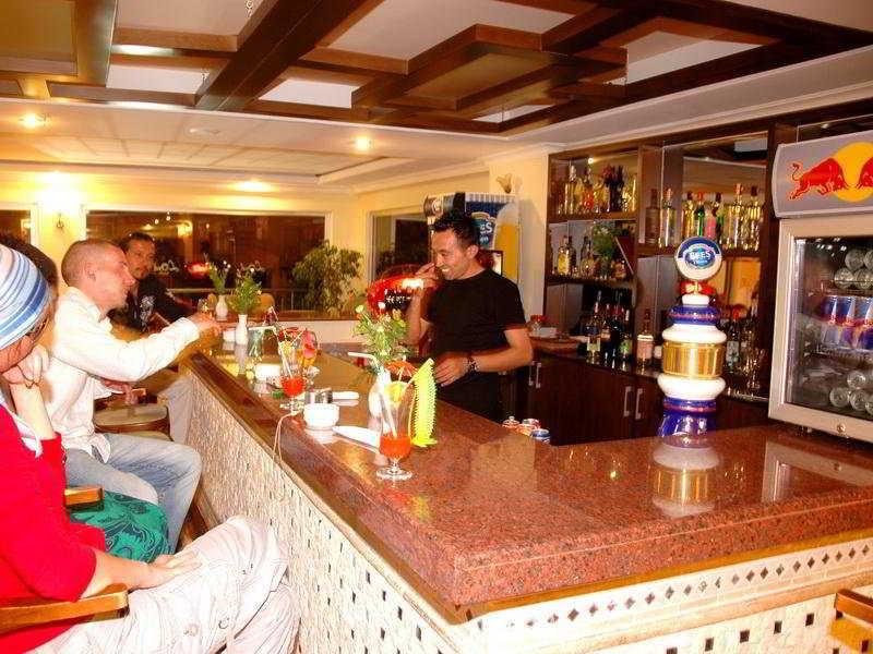 Sunbeach Hill Hotel Side