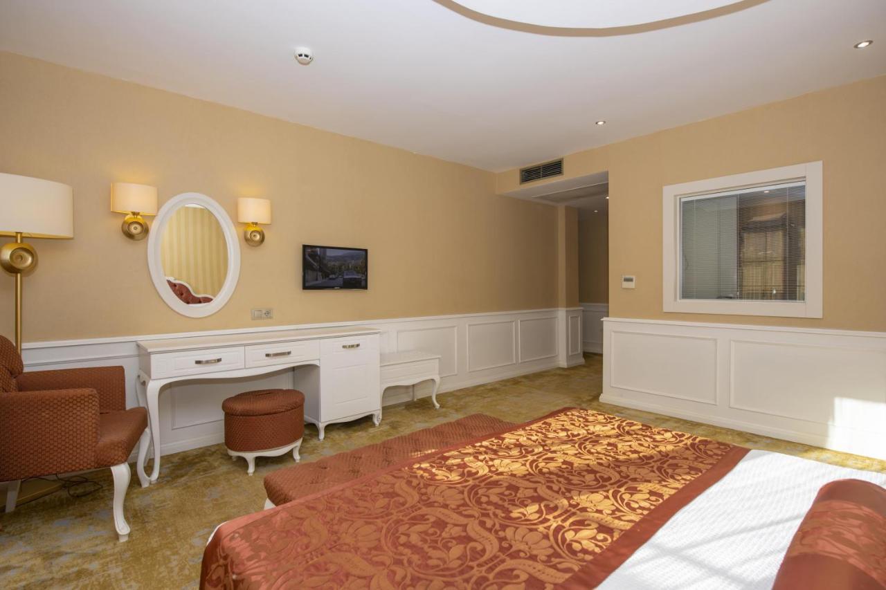 Hotel Deluxe