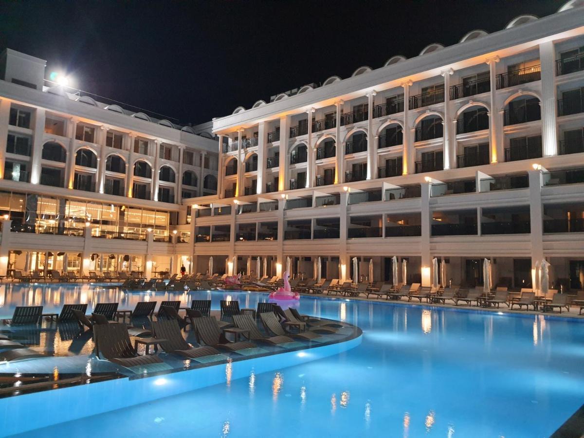 Hotel Sunthalia & Ultra Adults Only Party Side