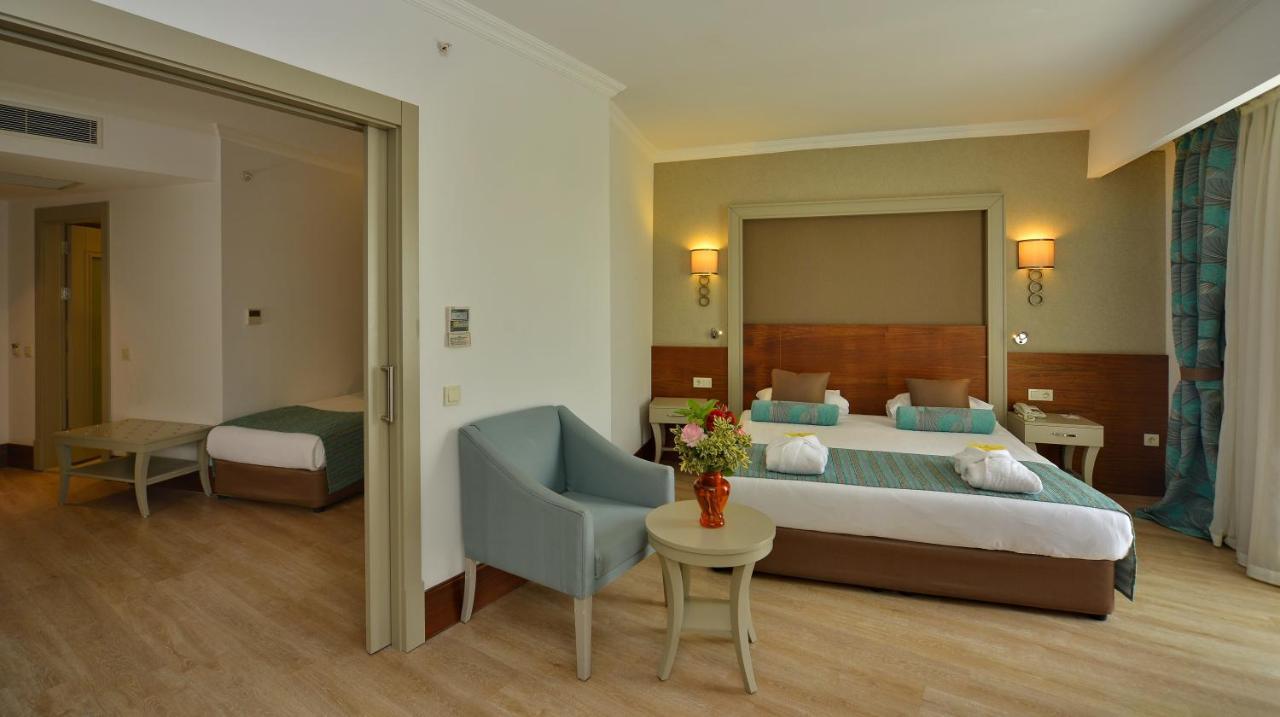 Crown Palace Ultra