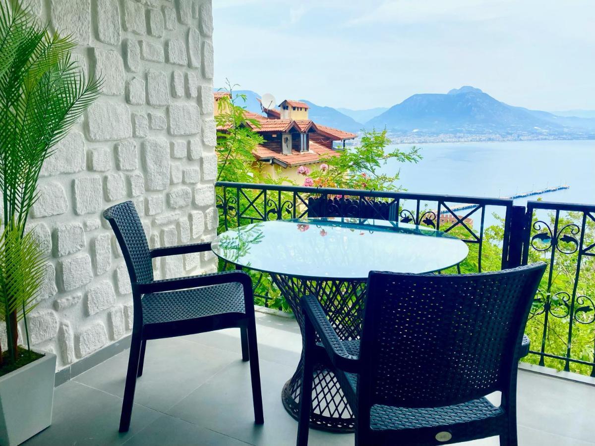 Castle Boutique Hotel *