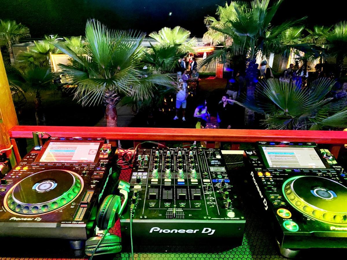 Sunthalia & Ultra Adults Only Party 5* Side