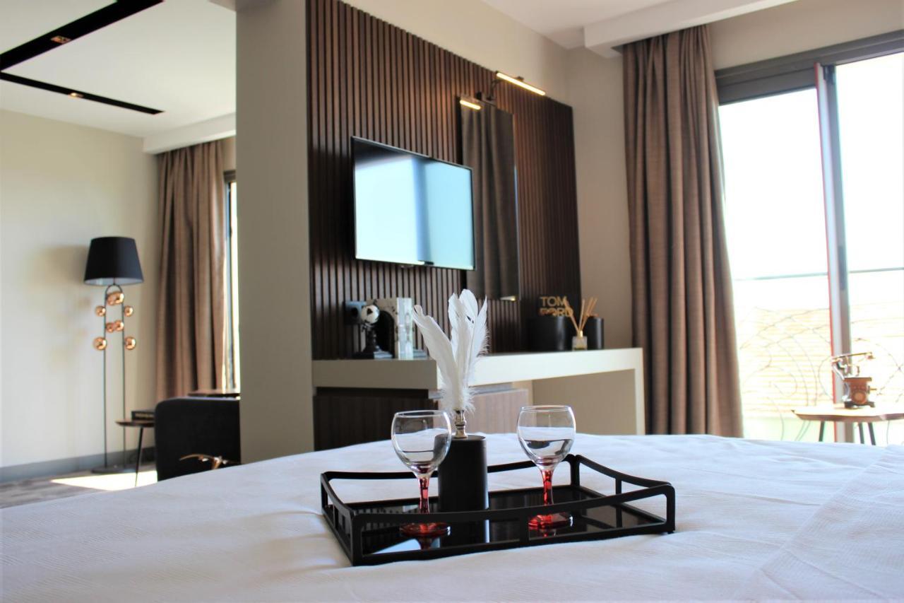 Monalisa Hotel *