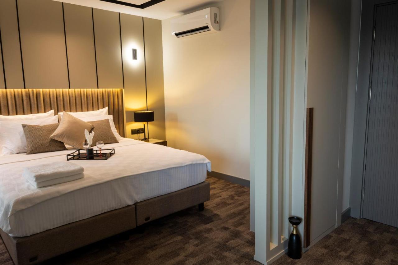 Monalisa Hotel *