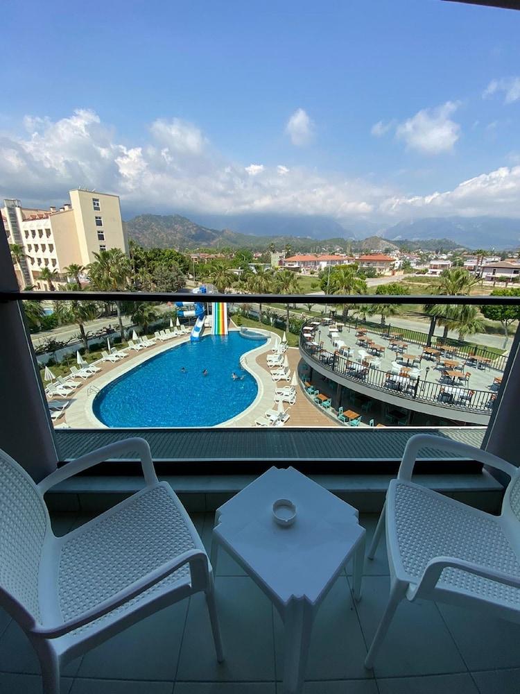 Istanbul Hotel 4*