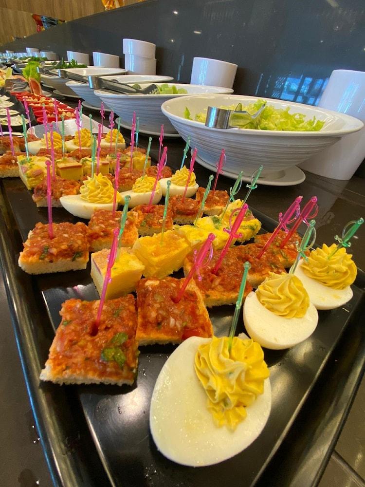 Istanbul Hotel 4*