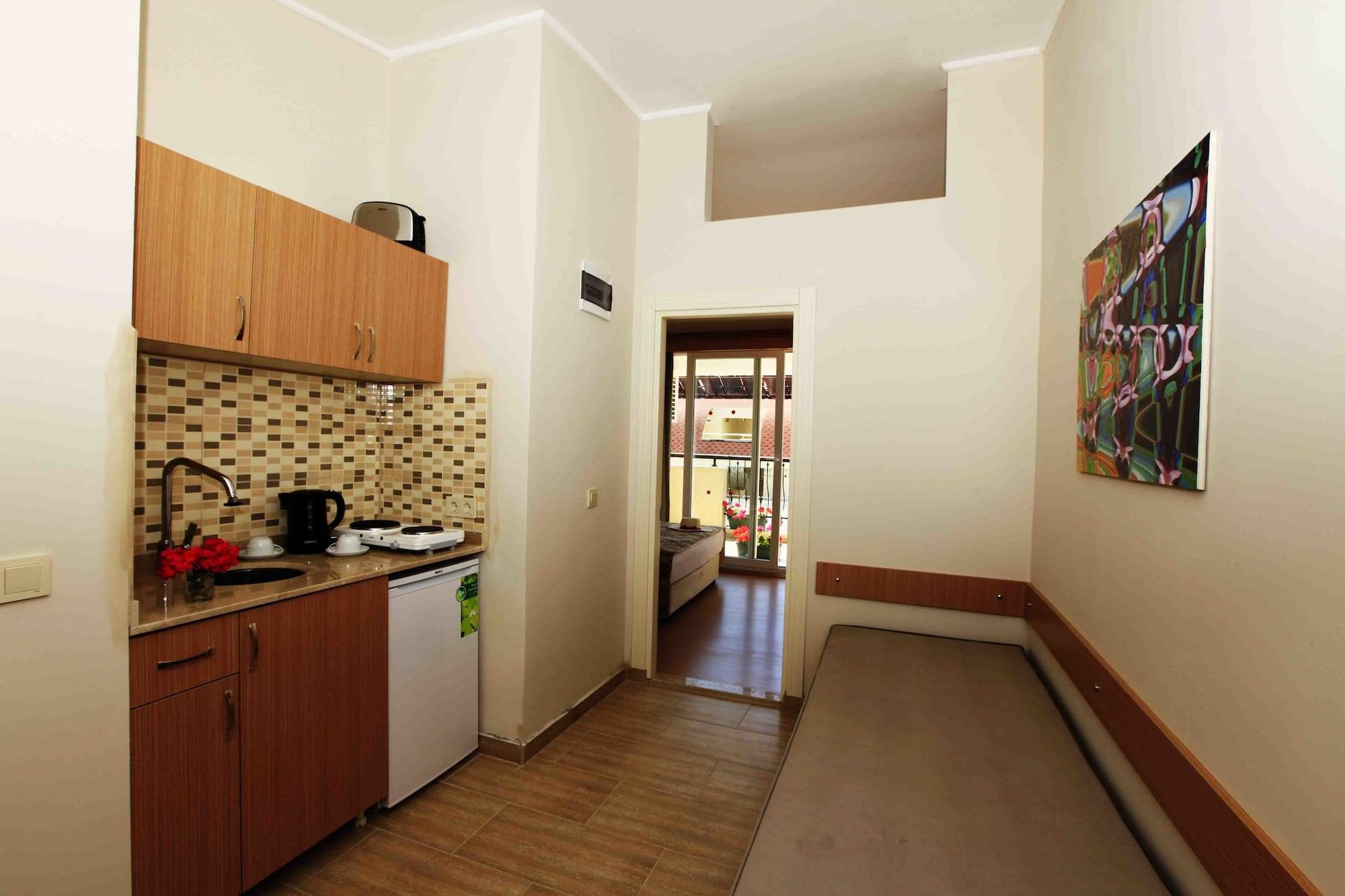 Sun City & 3* Side