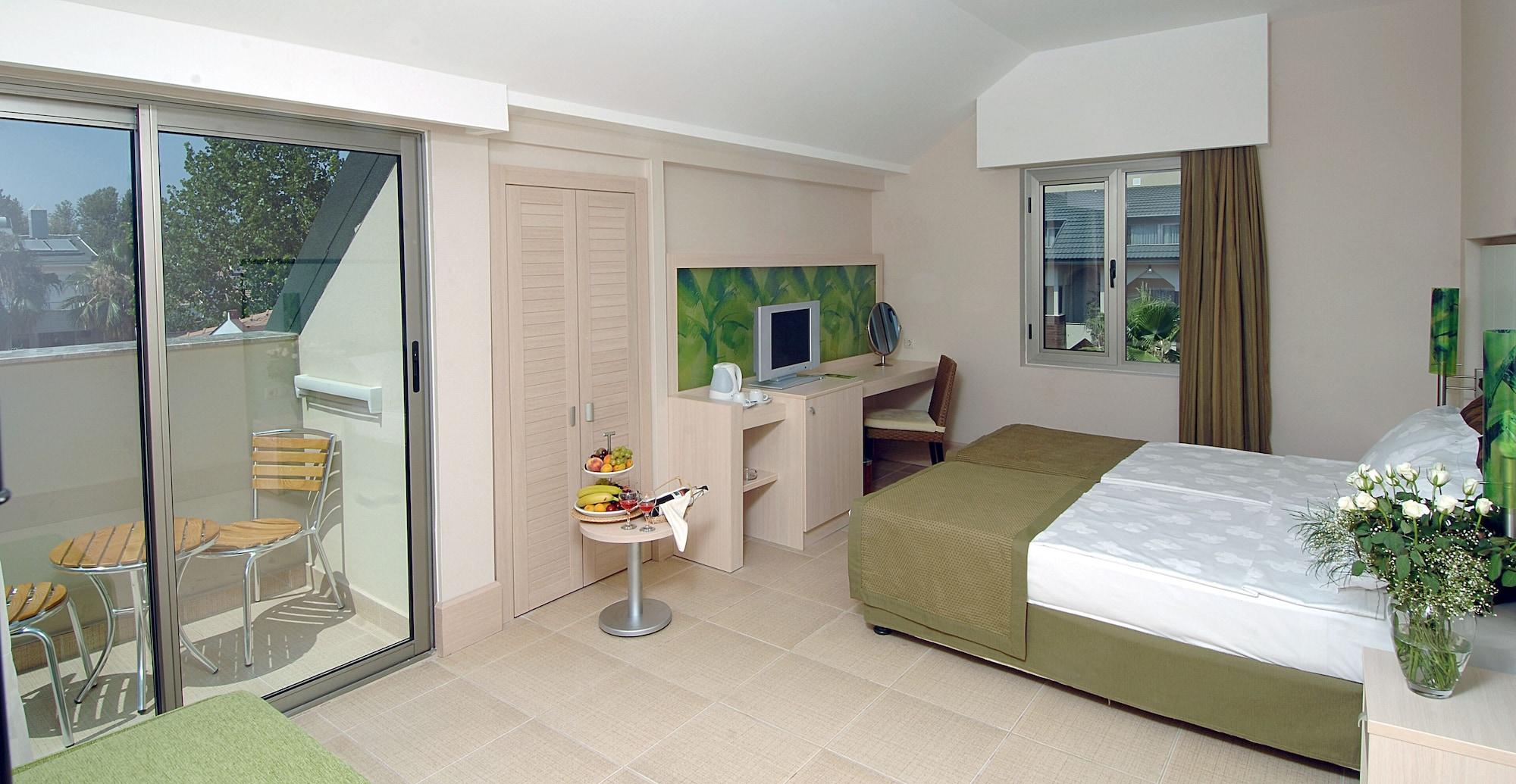 Ambassador Plaza Hotel 4*