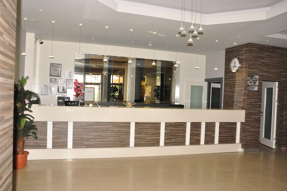Vega Aparthotel 4*