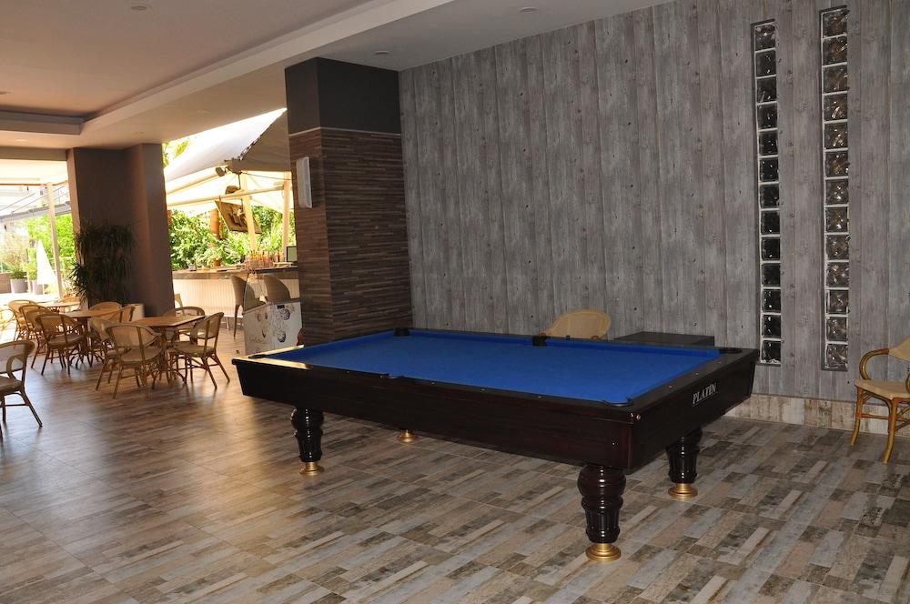 Vega Aparthotel 4*