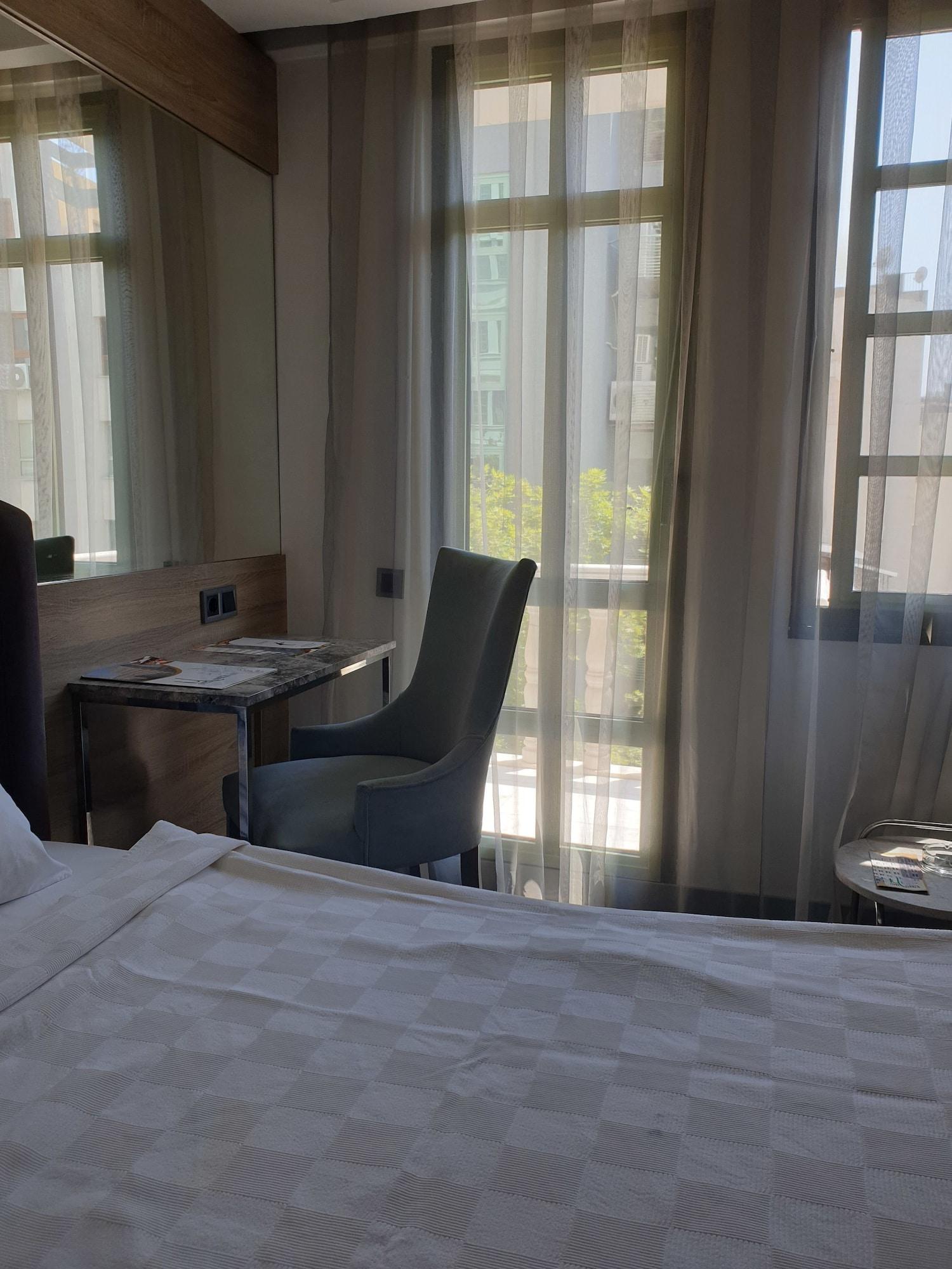 Marla Hotel