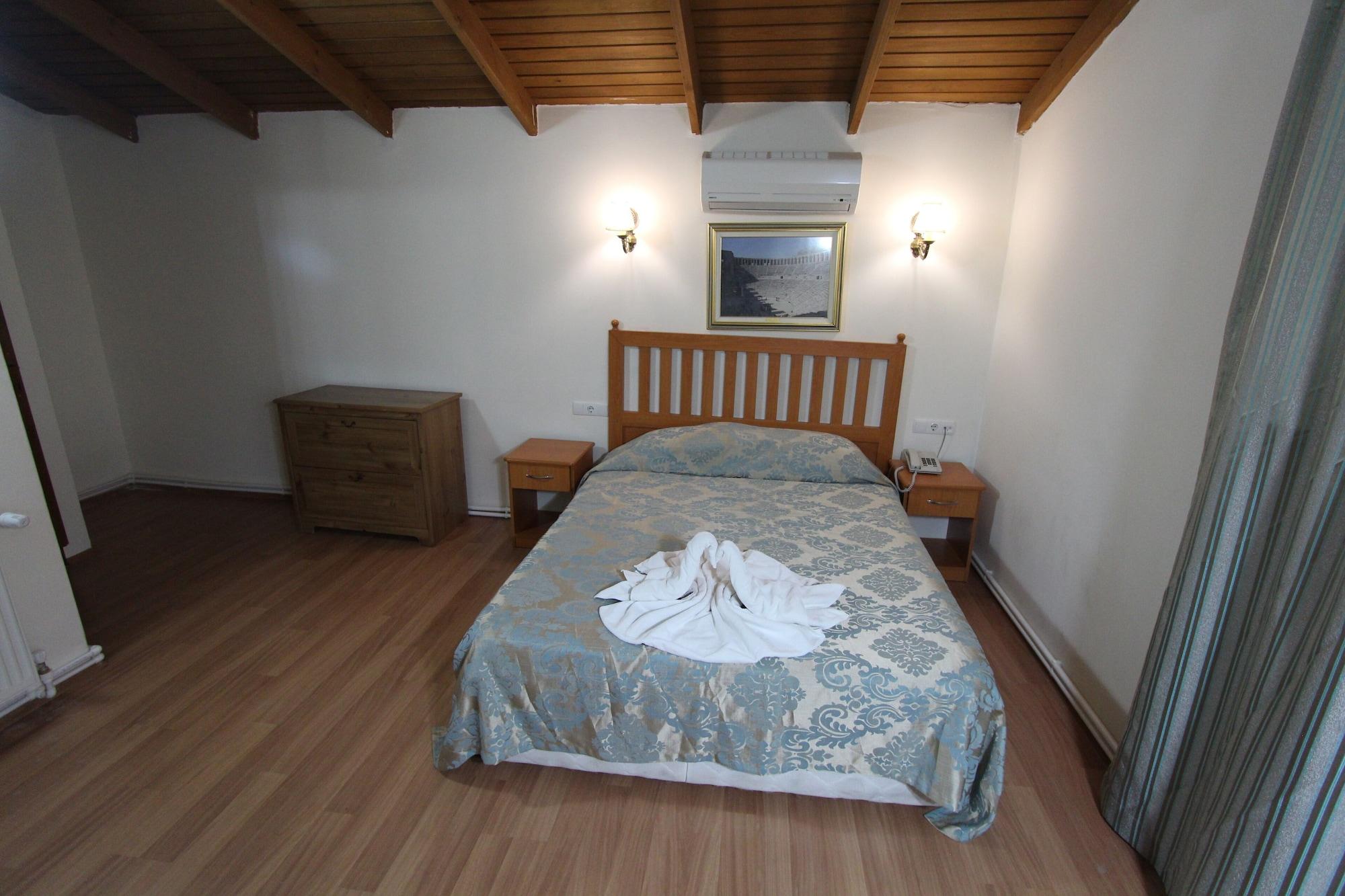 Ave Maria Hotel