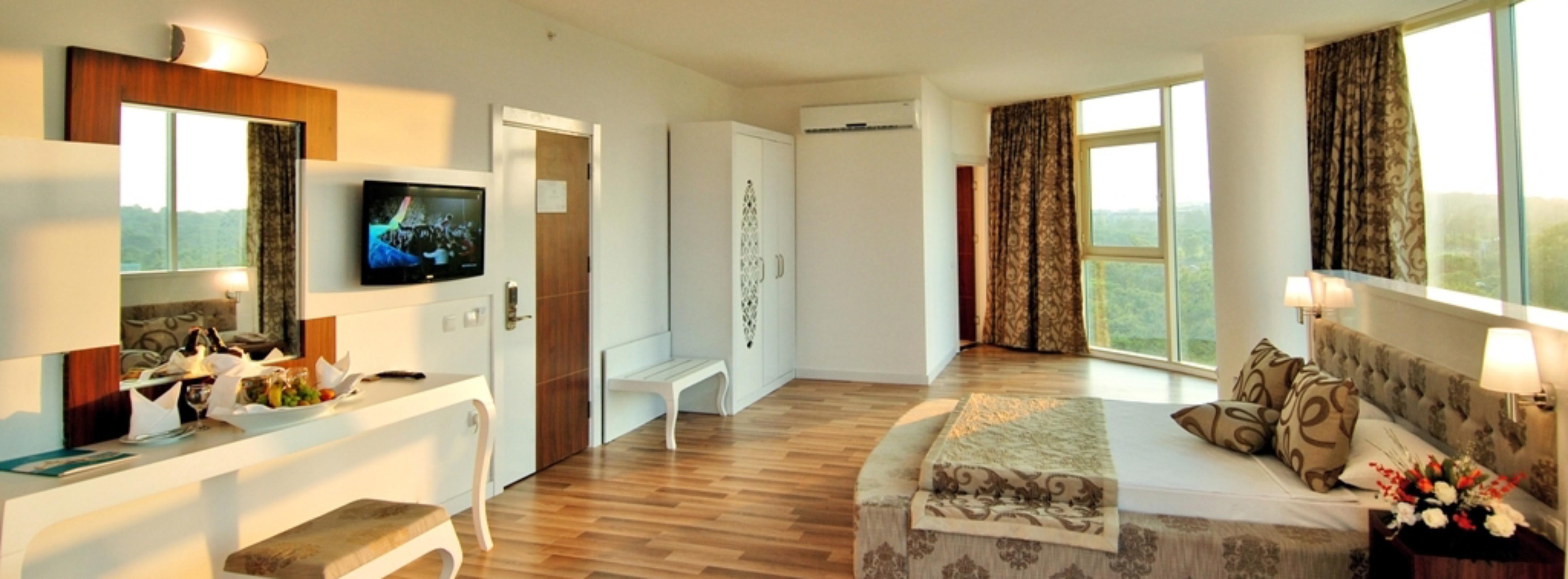 Hotel Maya World Side