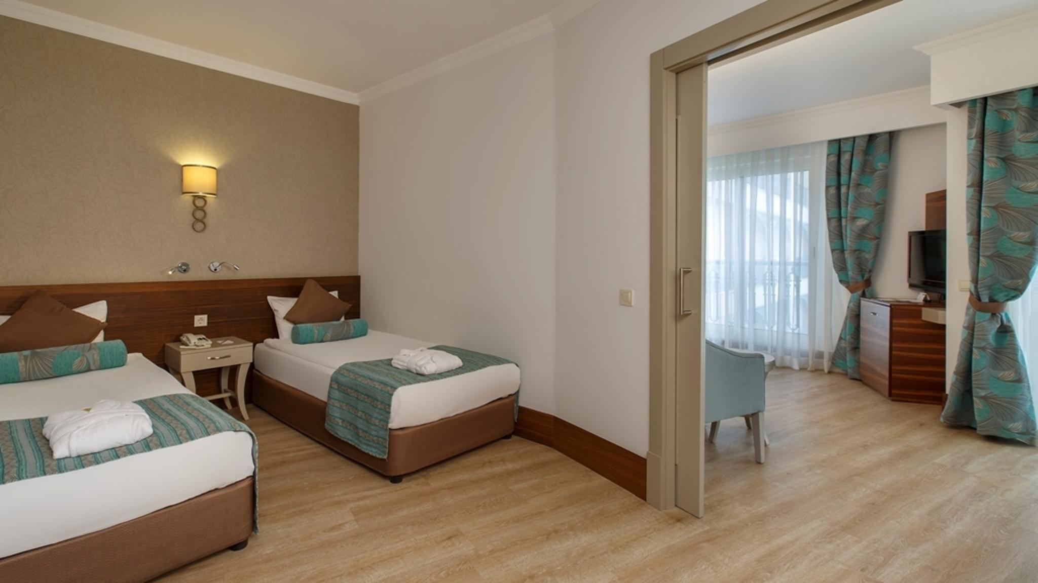 Crown Palace Ultra Hotel 5*