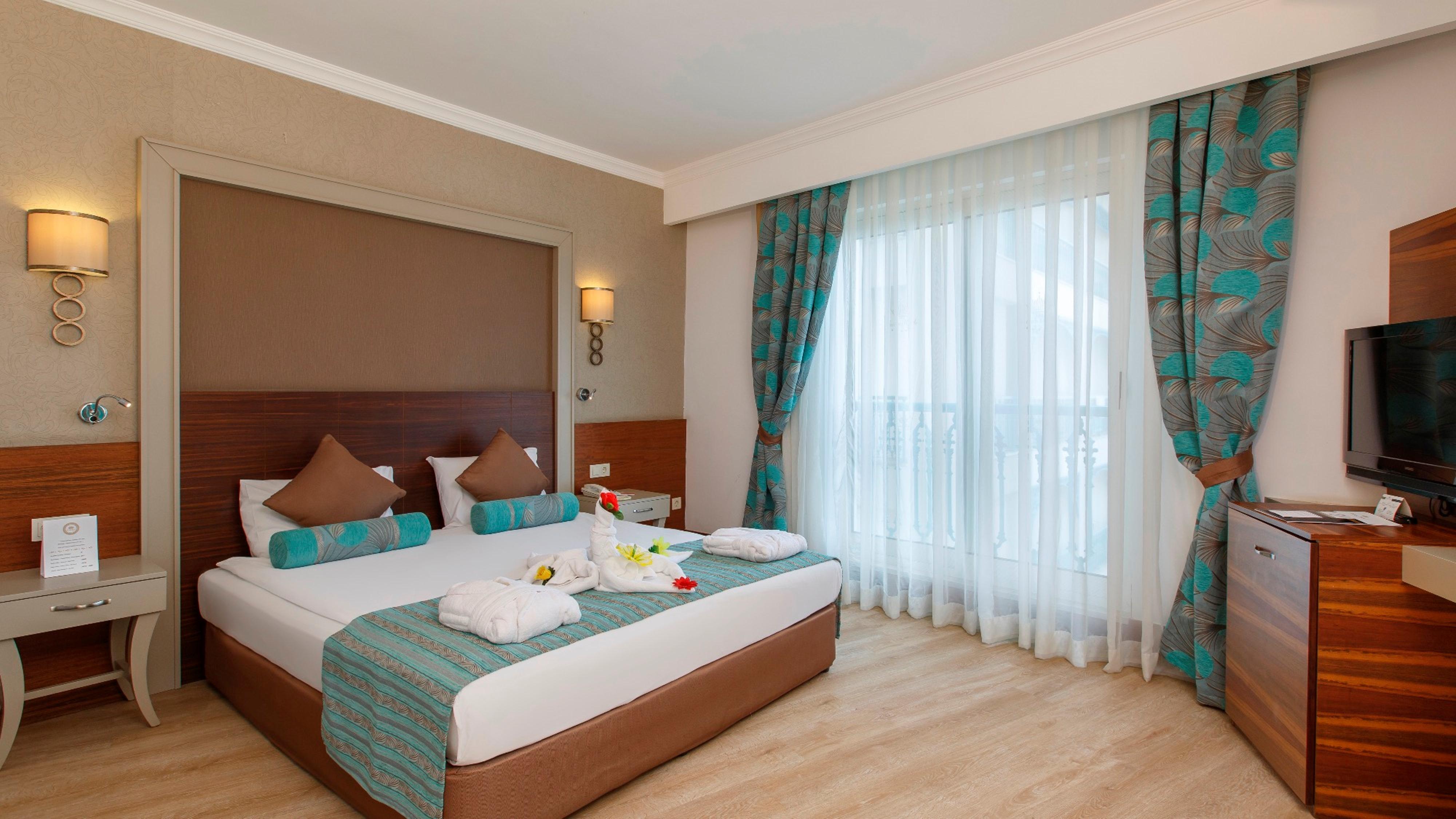 Crown Palace Ultra Hotel