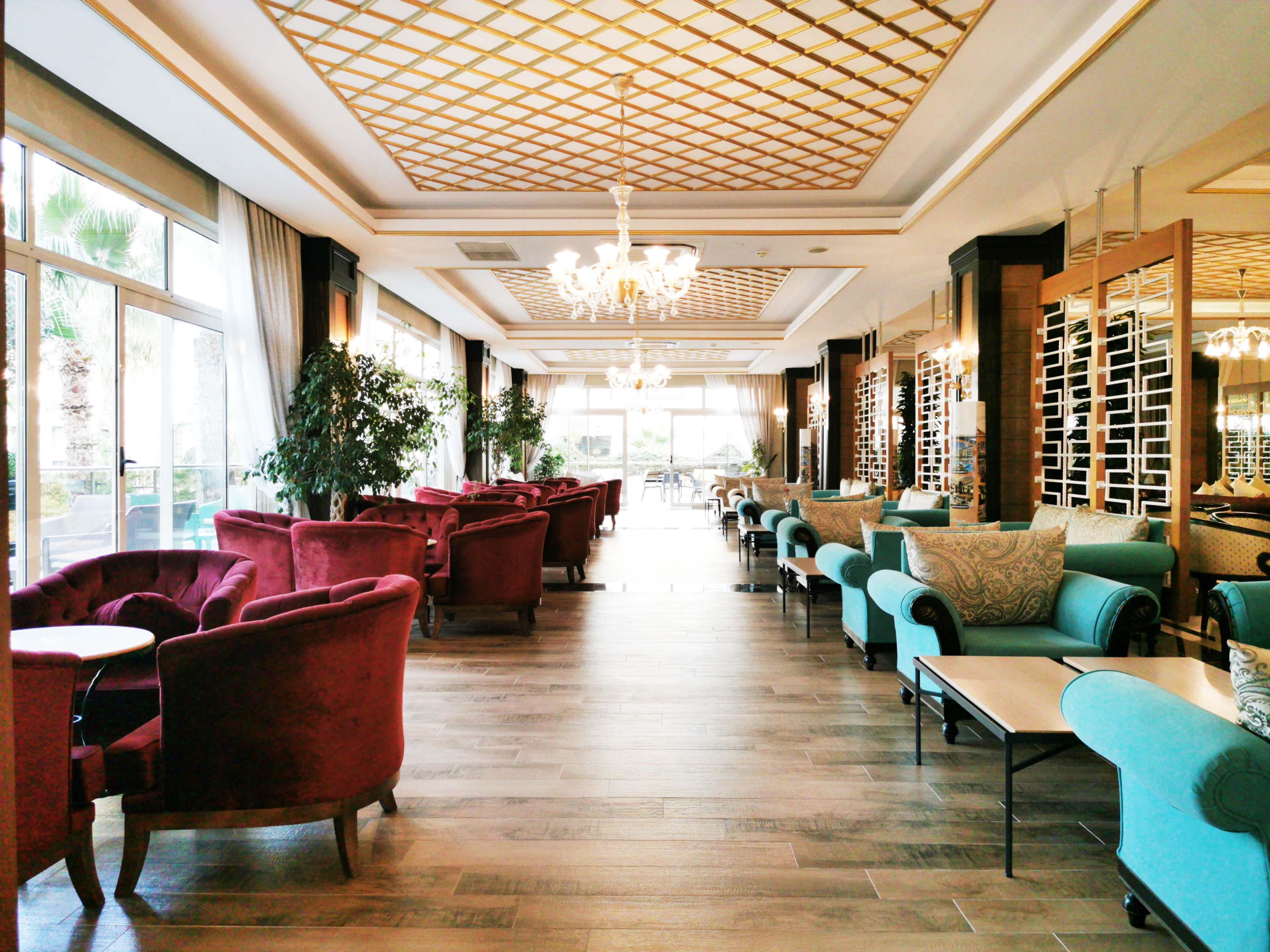 Crown Palace Ultra Hotel Side